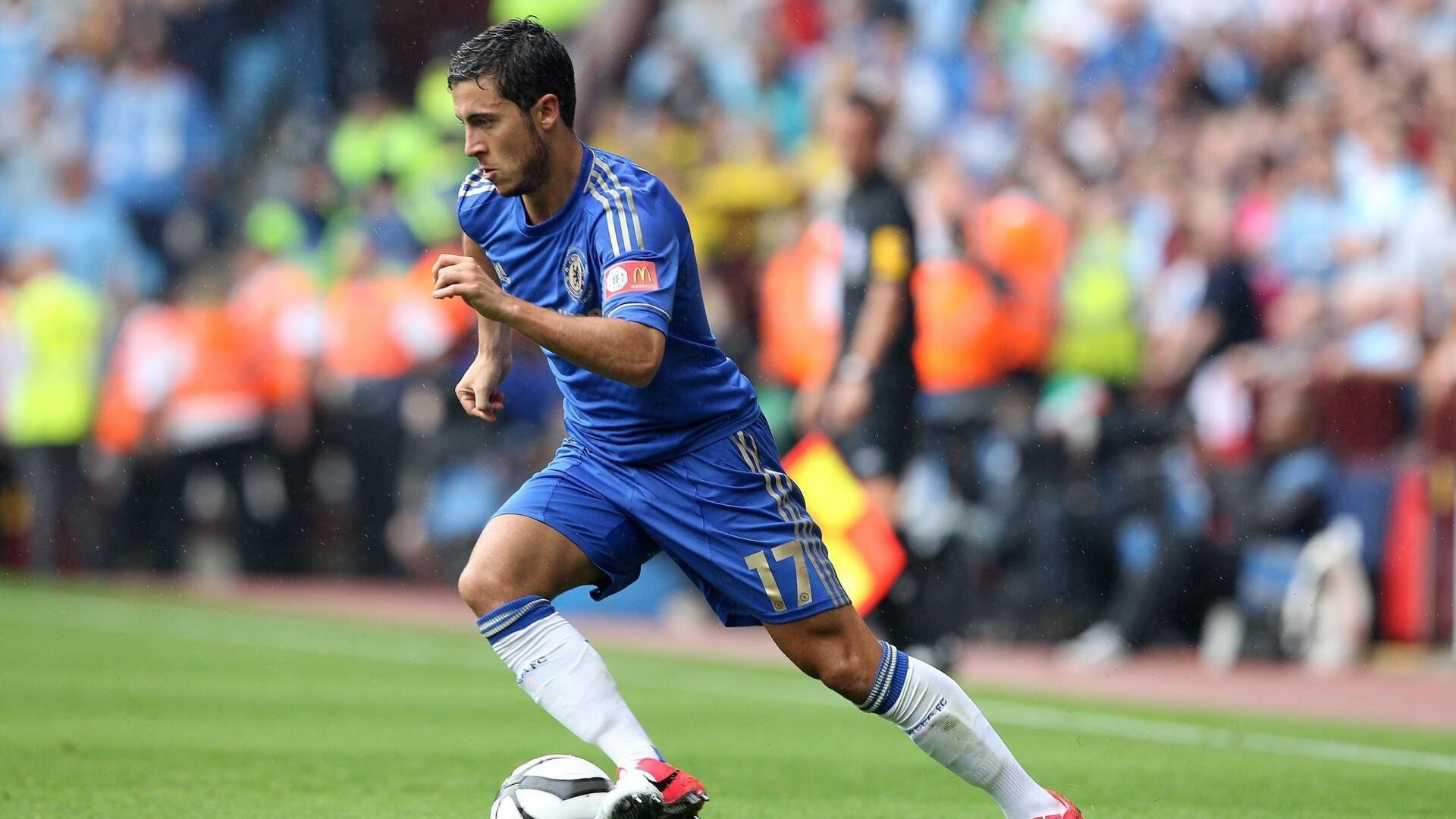 -欧洲足球的“巅峰对决”：那些令人难忘的欧冠经典比赛，播放欧洲冠军足球