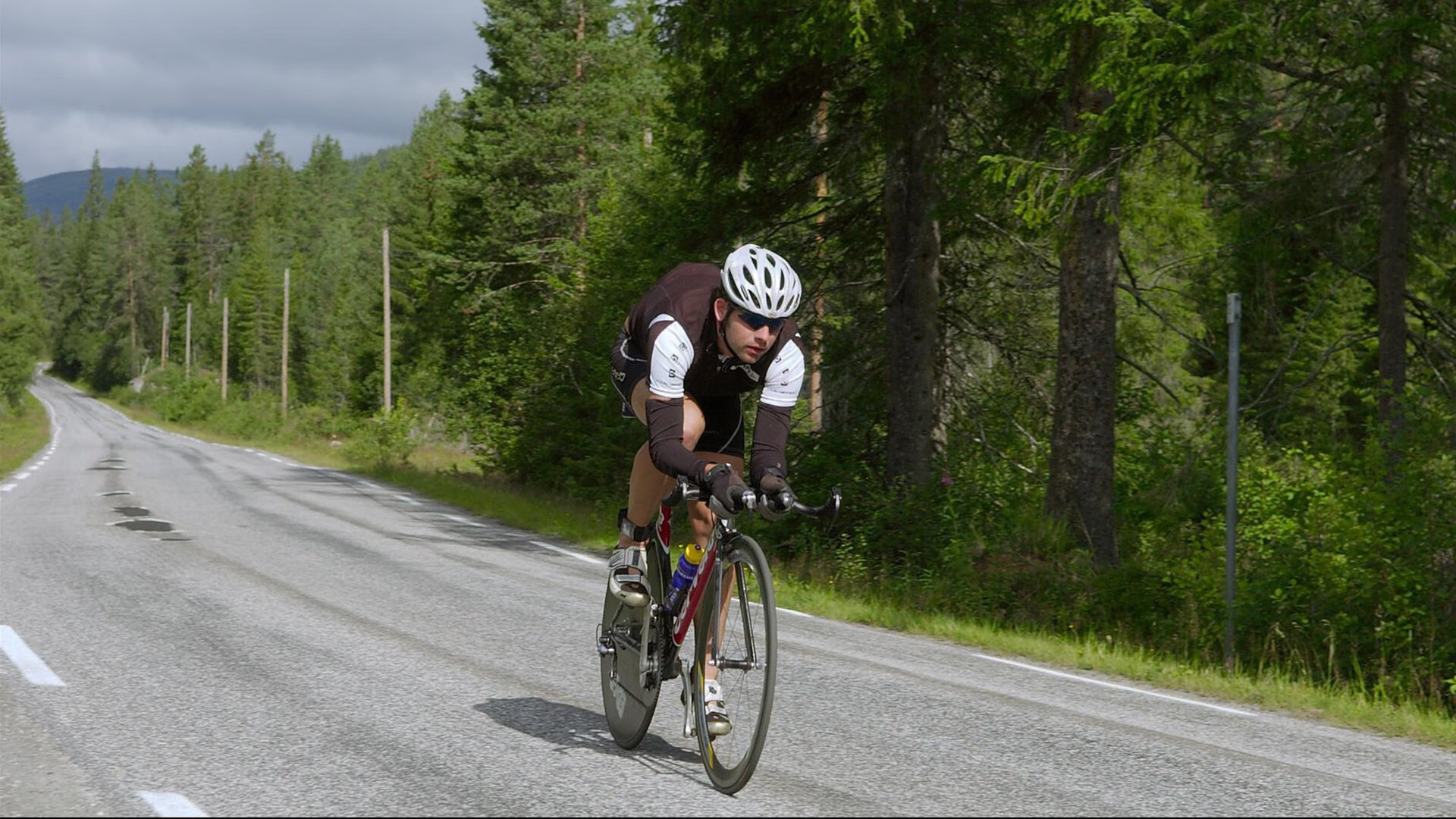 湖人大胜雄鹿，抢七大战中詹姆斯篮下统治全场，湖人对雄鹿聚胜顽球汇